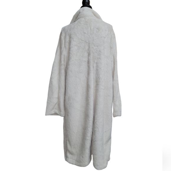 Magaschoni Faux white Fur Large Bavarian Cream coat pockets button front… - Picture 2 of 7